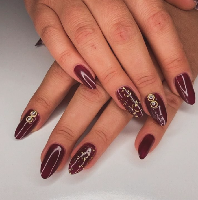 Sibel Haykır Beauty bordo nail art uygulaması